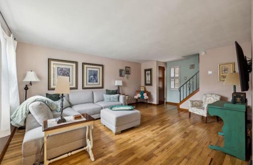 Level Green House | Spacious Family Home with Parking and Backyard