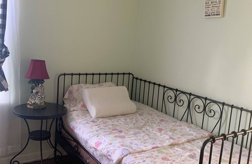 Queens House | Spacious family house in Queens, 10 minutes from JFK, Mall & Train, Free Parking