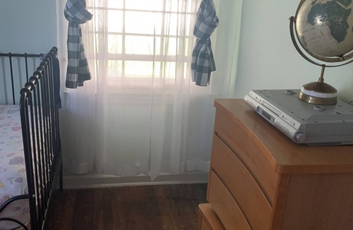 Queens House | Spacious family house in Queens, 10 minutes from JFK, Mall & Train, Free Parking
