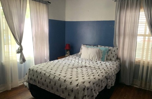 Queens House | Spacious family house in Queens, 10 minutes from JFK, Mall & Train, Free Parking