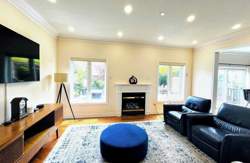 Churchill Meadows House | Spacious Family Retreat | BBQ, Backyard & Parking