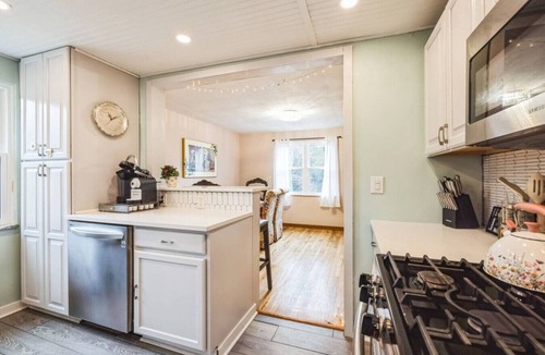 Level Green House | Spacious Family Retreat | Backyard & Free Parking