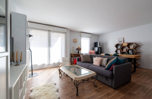 Clichy Apartment | Spacious Flat Near JO Facilities