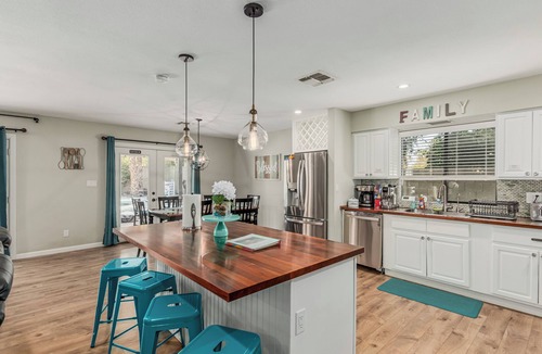 Clearview House | Spacious Home + Pool, Putting & Dream Backyard