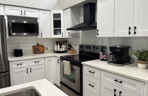 Riverview House | Spacious Home w/Heated Pool Smart TVs- Pool table
