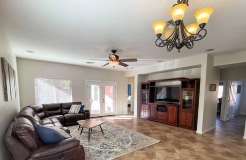 Crossriver House | Spacious home w/huge backyard. Pet friendly!