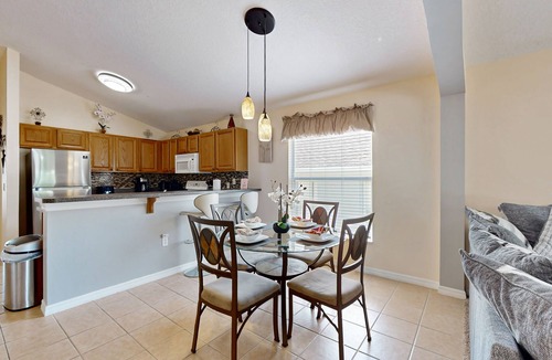 Highgate Park House | Spacious home with private pool, pool table and air hockey