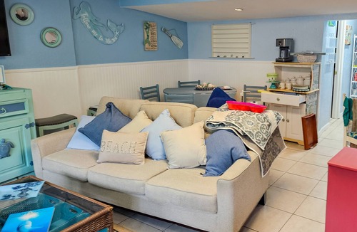Chassahowitzka House | Spacious home with private yard, 2 kitchens, close to springs