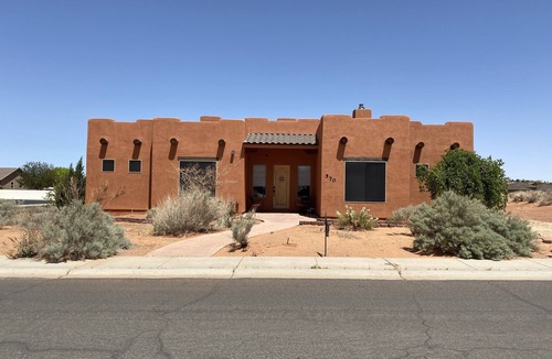 Page House | Spacious Home with private pickleball court, close to all Lake Powell activities