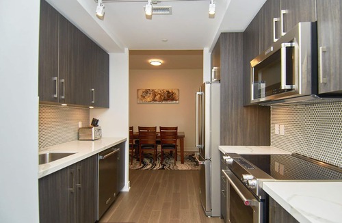 Humber Bay Condo | ★Spacious Lakeview Condo Near Downtown (Sleeps 6 adults + 2 kids)★