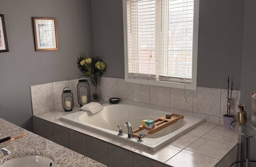 Islington - City Centre West House | Spacious Loft-Style Retreat | Private Room in Townhouse!