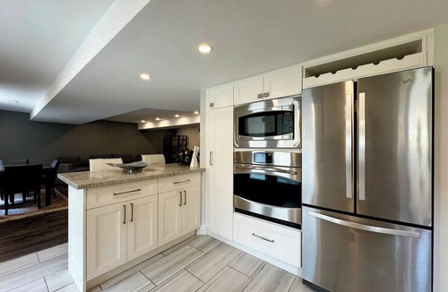 Richmond Hill Apartment | Spacious & Luxurious Richmond Hill "Basement"