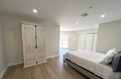 Oakdale Villa | Spacious Luxury Home in Long Island, New York