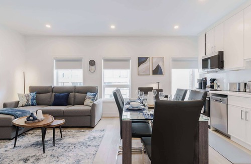 Grange Park Hotel | Spacious Modern Suite—3 min to UofT, Sleeps 10