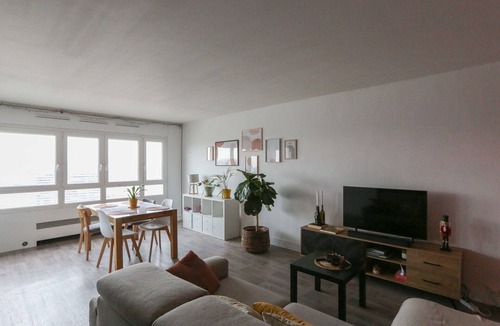 Asiatique Apartment | Spacious nest with view of Paris, unoverlooked