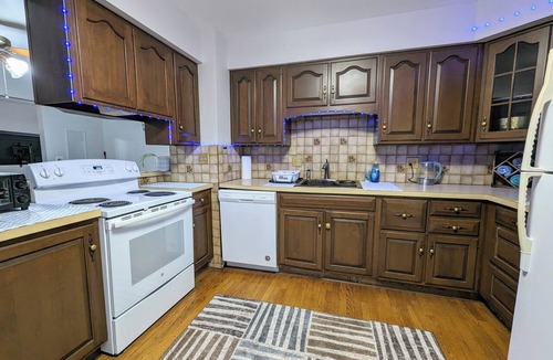 Mattydale Apartment | Spacious one bedroom apartment 15 mins from SU and Upstate