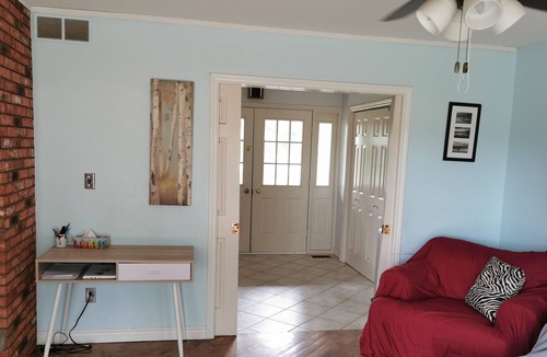 Centre Wellington House | Spacious & Private Country Bungalow - Pet Friendly