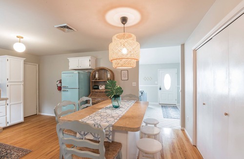 Cape May Court House House | Spacious ranch 65” 4K tv deck, grill, fire pit fenced yd , office, baby gear