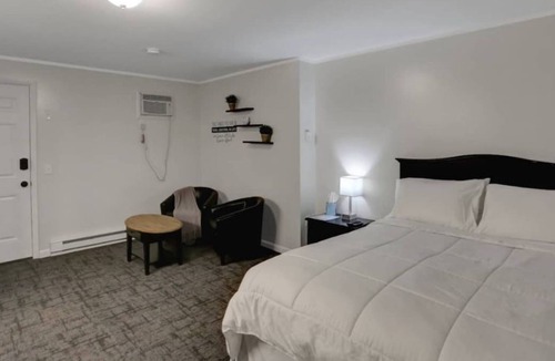 Loyalton House | Spacious room w/ KingBed and desk & sitting area