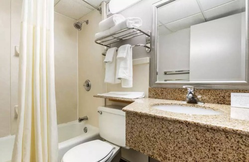 New Cumberland House | Spacious room with bath close to the State Capital