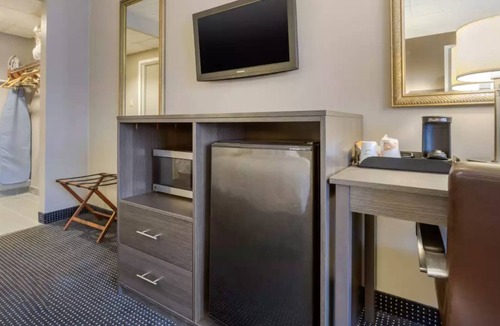 New Cumberland House | Spacious room with bath close to the State Capital