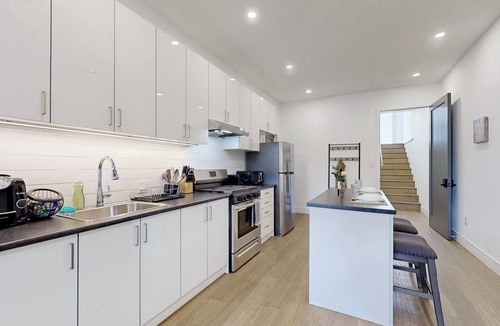 Etobicoke Apartment | Spacious studio 15min to city center & Airport (FREE PARKING)