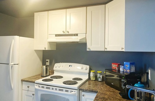 Barrie Apartment | Spacious Stylish Private 2-Bedroom Apartment