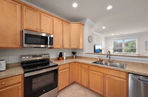 West Ocean City House | Spacious Townhome | Pool | Bay Views | Shopping