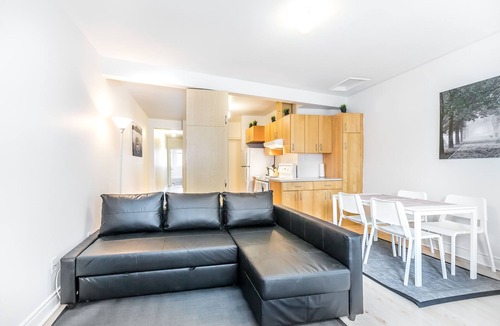 Niagara House | Spacious Urban King West 2 Bedroom With Parking