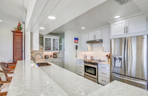 Truman Annex Condo | Spacious, waterfront condo w/a full kitchen, shared pool, & furnished balcony