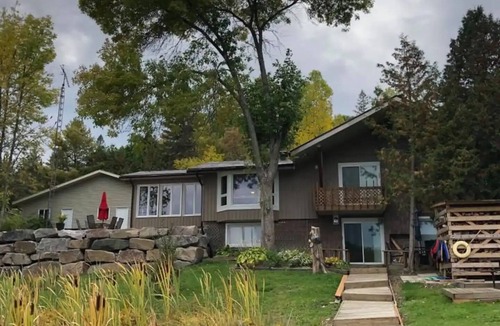 French River House | Spacious Waterfront in the French Rivernn