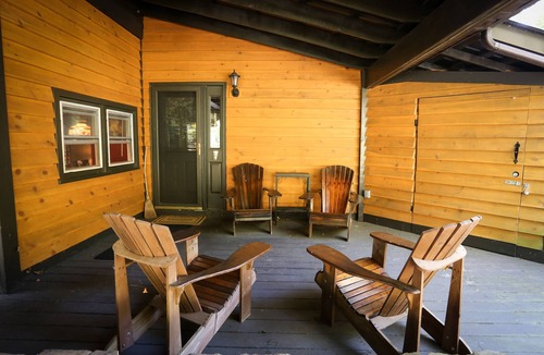 Champion House | Special…rent 2 nights get the 3rd night…FREE!