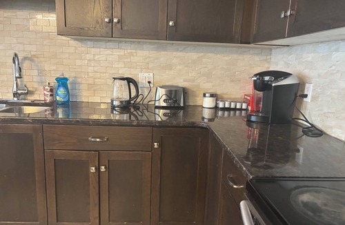 Grand River South House | Specious and cozy 4 bedroom and 3 bathroom