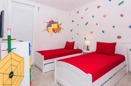Kissimmee House | Spectacular 8 Bedroom Home Close To Universal Studios & Disney World!