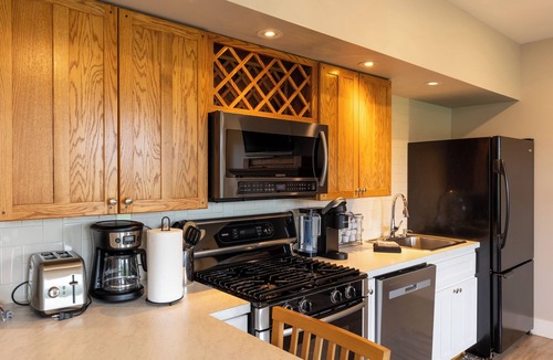 Spring Mills Apartment | Spectacular Buckleberry View>EV Charging >Hot Tub >Fireplace>Jacuzzi