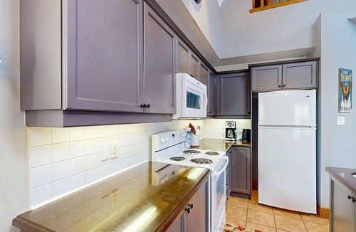 The Blue Mountains House | Spectacular & beautifully appointed condo w/shared pool - dog-friendly