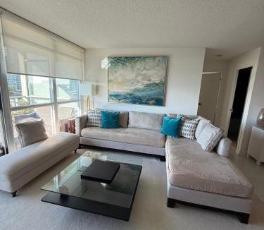 CityPlace Apartment | Spectacular Large 3 Bedroom 3 Bath Condo Downtown Toronto Lakeview