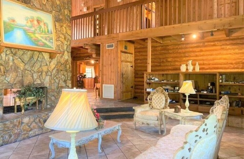 Interchange Square House | Spectacular Lodge (Pool, Spa, Pond, Acreage) Home in Beautiful Sunshine State