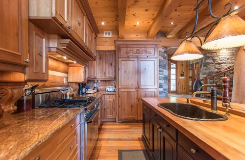 McDougall House | Spectacular Log and Timber Frame Retreat