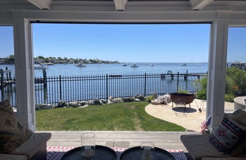 Massapequa House | Spectacular Waterfront Montauk Beach house In Massapequa, LI