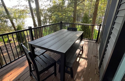 Drums Cabin | Spend time making cherished memories at this gorgeous 5-bedroom LAKEFRONT Lodge!