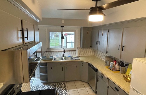 Boardman House | Spotless, Cozy, Quite Boardman Ranch - Sleeps 10 - 3BR/2 Full BA with Laundry