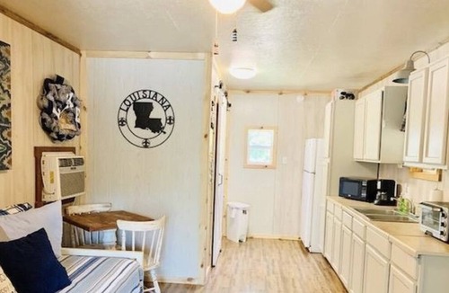 Jefferson House | SPRING BREAK CALLING! HOT TUB! FIRE PIT! Getaway at this Epic Waterfront Home!
