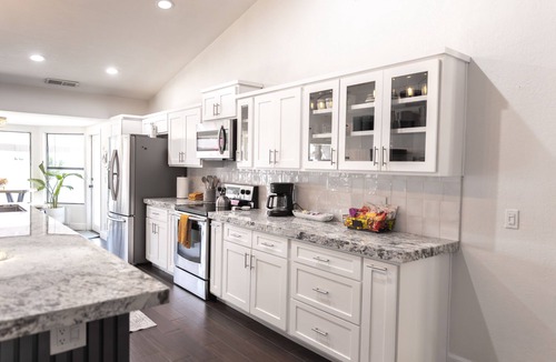 Peoria House | Spring training fields less than 10 miles, heated pool, e-bikes, sleeps 10