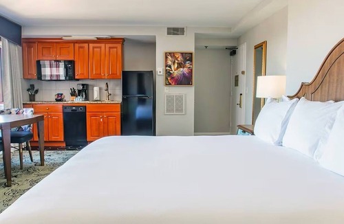 Faubourg Livaudais Hotel | St. Charles Hotel with 1 bedroom and AC in fabulous New Orleans