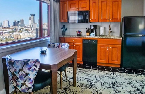 Faubourg Livaudais Hotel | St. Charles Hotel with 1 bedroom and AC in fabulous New Orleans