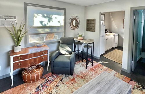 Historic Old Northeast Apartment | St Pete Summer Retreat | Renovated (Charming!) 1-BDR Apt Minutes from Downtown