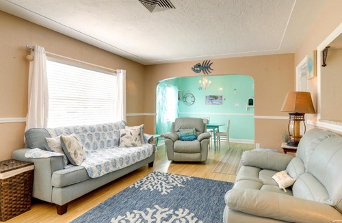 Madeira Beach House | St Petersburg Beach House Private Lanai and Pool!