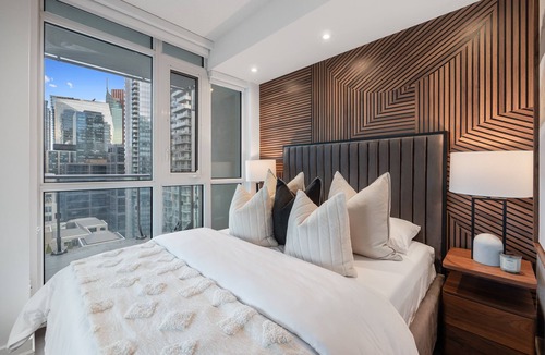 Downtown Toronto Hotel | Stallion Suites - Entertainment District
