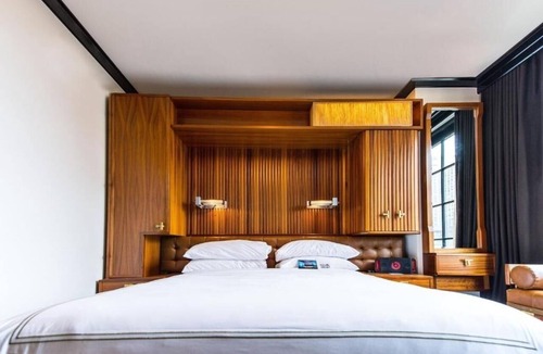 Central Park South Hotel | Standard King at Le Méridien - Rooftop Bar & Skyline Views near Central Park